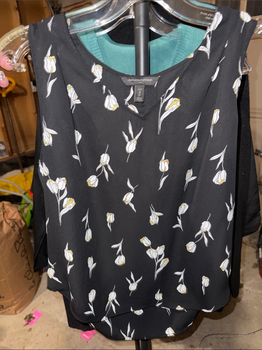 Banana Republic Black Floral Tulip-Print Sleeveless Camisole